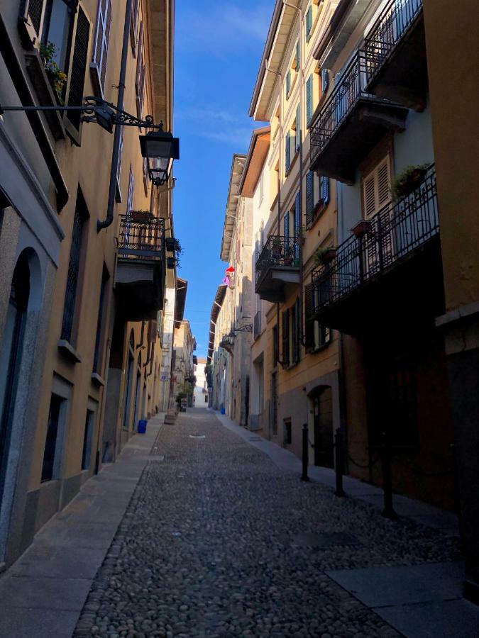 La Via Degli Artisti Lägenhet Arona Exteriör bild