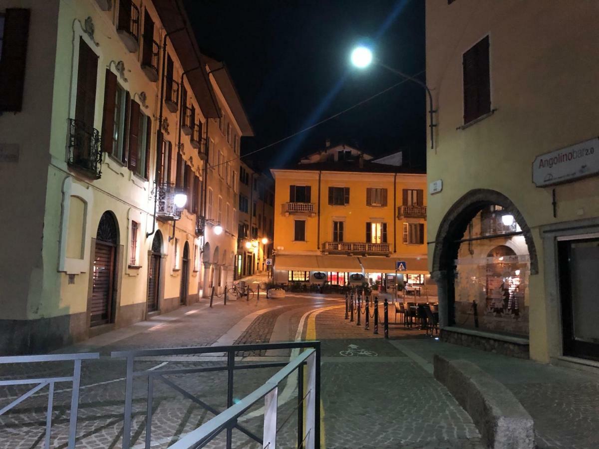 La Via Degli Artisti Lägenhet Arona Exteriör bild