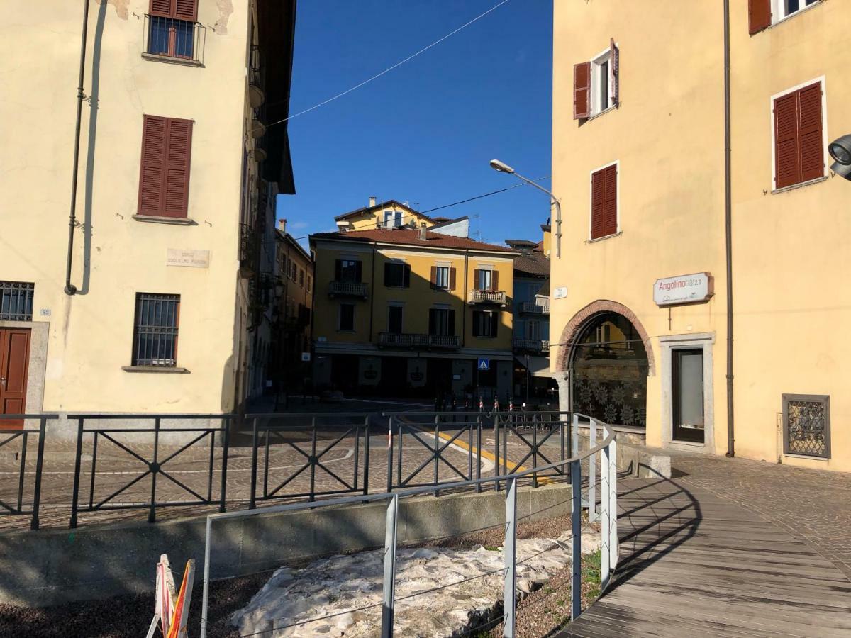 La Via Degli Artisti Lägenhet Arona Exteriör bild