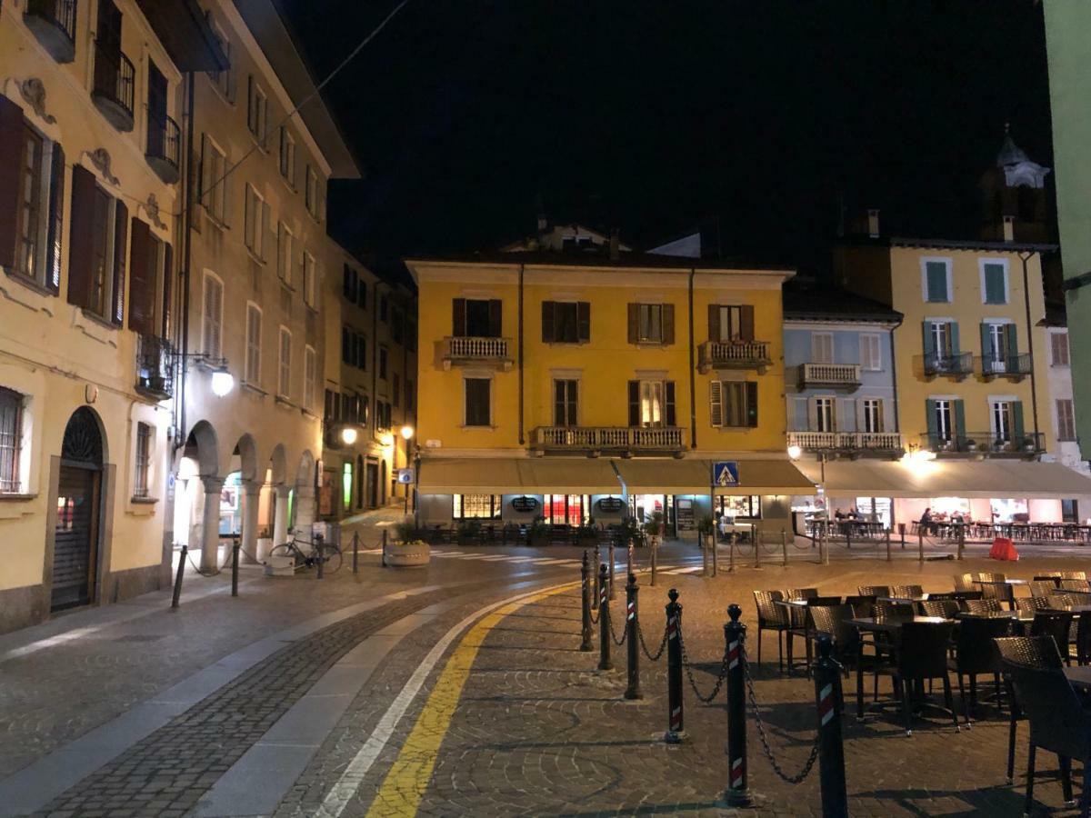 La Via Degli Artisti Lägenhet Arona Exteriör bild